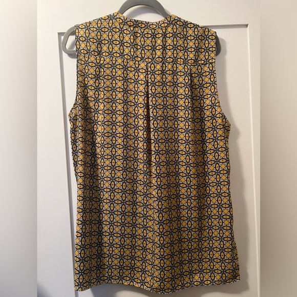 Like New Banana Republic Top Size L - Picture 2 of 3